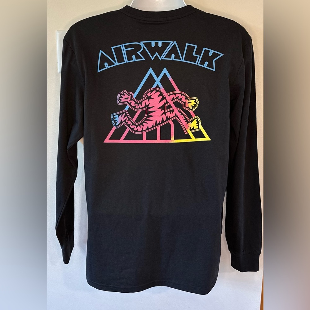 Airwalk Men’s Long Sleeve Black Logo Tshirt NWT Size Small